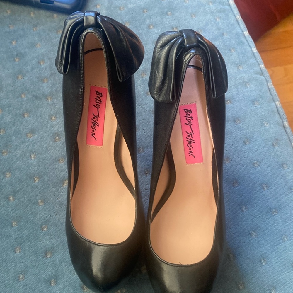 Betsey Johnson 6M high heels